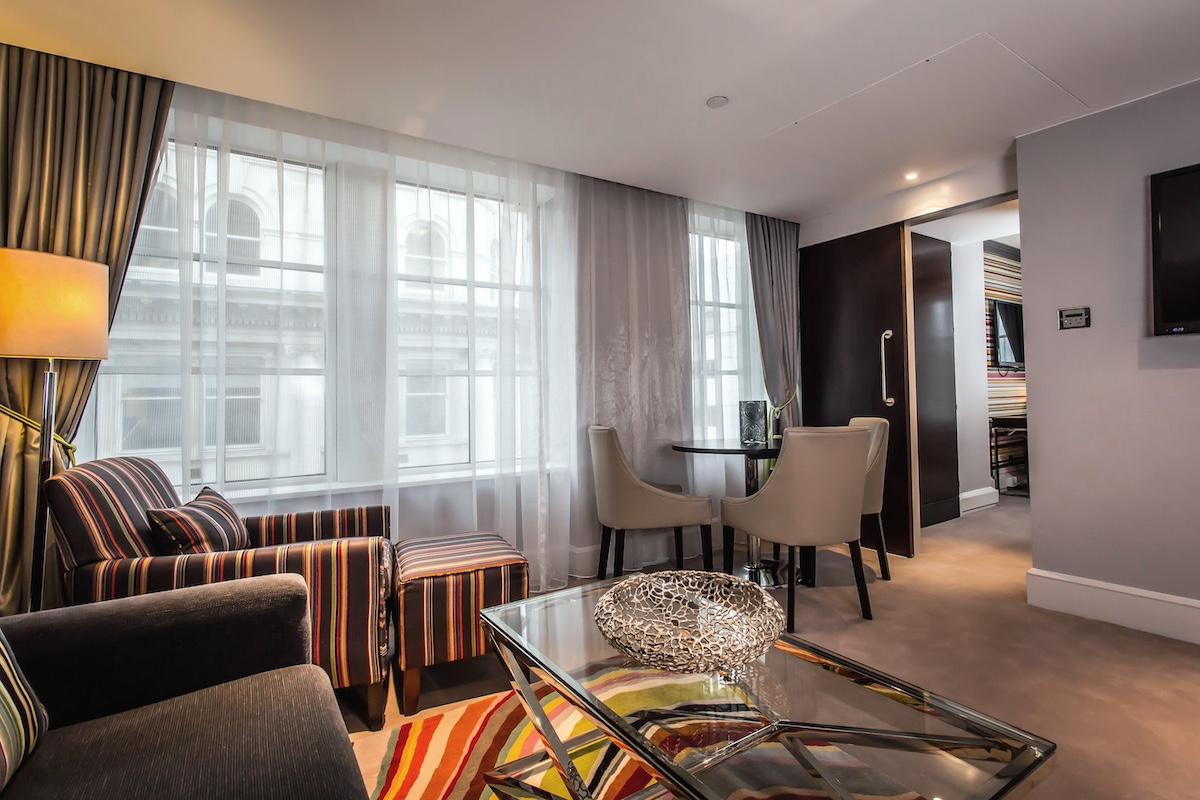 Live Like Royalty: Luxury Amenities and Services at Crowne Plaza London – The City Image